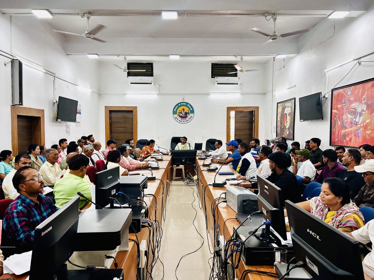 DSYW_Seoni's tweet image. 🔥 Mobile छोड़ो… मैदान पकड़ो! | #Aaroh2026

1–31 मई | Summer Sports Camp 🏆
⏰ 6–8 AM | 5:30–7 PM

⚽🏑🤼🥋🧘 कई खेलों का प्रशिक्षण

📝 Last Date: 7 मई | ₹11 (Online)

🎯 22 दिन = T-shirt + Certificate

👉 इस बार टाइमपास नहीं… Game On! 💪

#Seoni #SummerCamp #FitIndia @DSYWMP