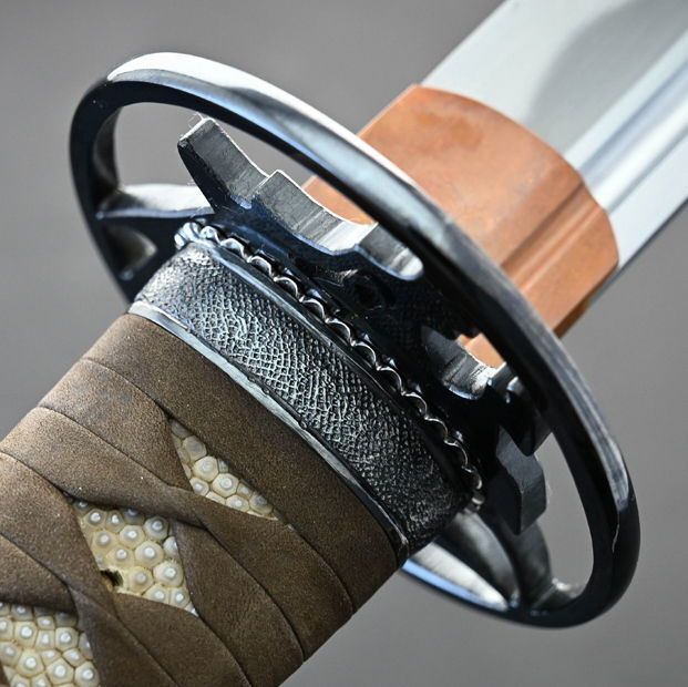 CASIberia's tweet photo. 🐺 A close up of the Wolf Katana
https://t.co/WzBYSVRYFv
It's not a subtle katana but .. why would you want one? As fierce as it is beautiful and sharp. A premium leather battle wrapped handle with a forged DNH7 steel blade.
#katana #samurai #handmade #MadeinCambodia #handcrafted #artisanmade #forged #forgedsteel