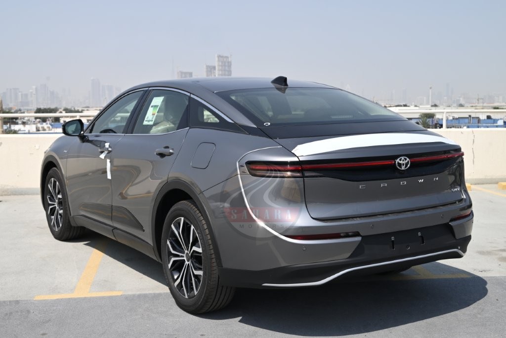 FzeSahara's tweet image. 2026 TOYOTA CROWN HYBRID PREMIUM 2.5L5-SEATER AUTOMATIC
Contact Us
Email - hari@saharamotorsfze.com
Call/WhatsApp -+971542893440
Product Link - saharamotorsfze.com/listing/2026-t…
WhatsApp Link - wa.me/971542893440
For More Info - saharamotorsfze.com 
#ToyotaCrown #Crown2026 #Hybrid