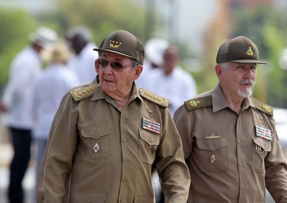 Muchas felicidades,  Comandante de la Revolución <a href="/ValdesMenendez/">Ramiro Valdés Menéndez</a> su ejemplo  inspira al pueblo de #Cuba
Gracias por tanta entrega y magisterio. 🇨🇺❤️🇨🇺
#CubaViveEnSuHistoria
#unidosxcuba #CubaVencerá 
#MiFirmaPorLaPatria
#YoSigoAMiPresidente <a href="/DiazCanelB/">Miguel Díaz-Canel Bermúdez</a>