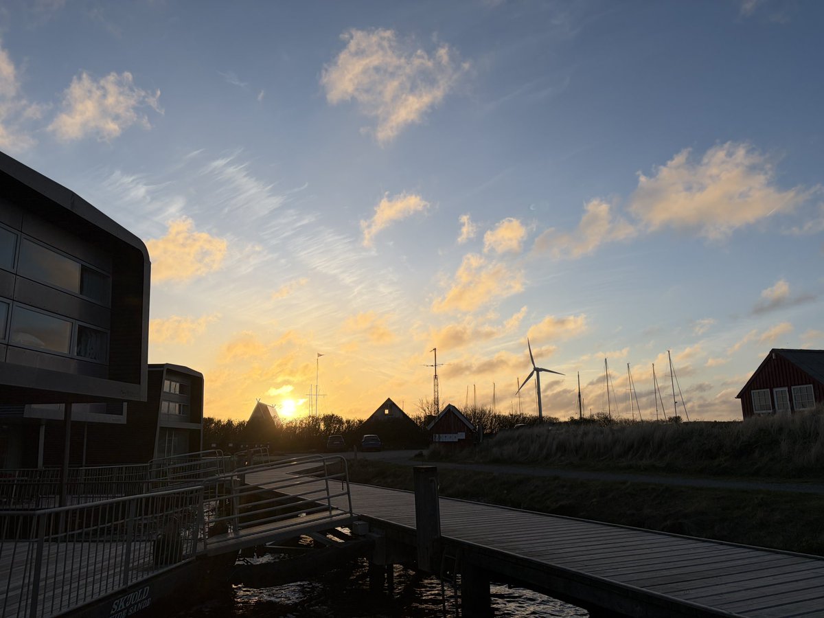 NorwaySkandin's tweet image. #Urlaub #Skandinavien #Dänemark #Danmark #Meerliebe #Nordsee #northsea #Hafen 

1/ Mittlerweile ist der Dänemarkurlaub vorbei.
