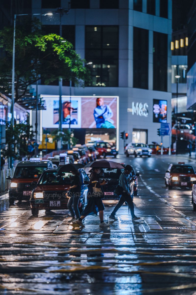 zirosou's tweet image. wet night at central #hongkong #宗次郎