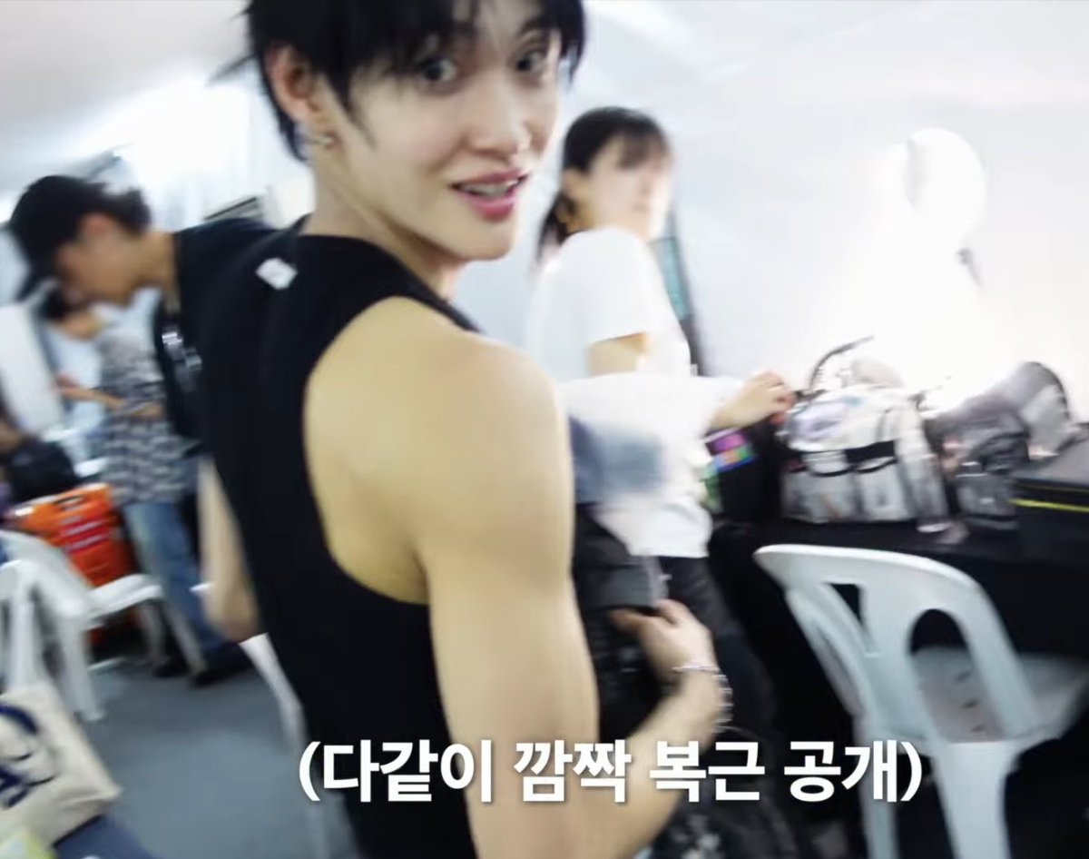 ari˖ ࣪⊹𝄞⸝⸝꙳ tweet media