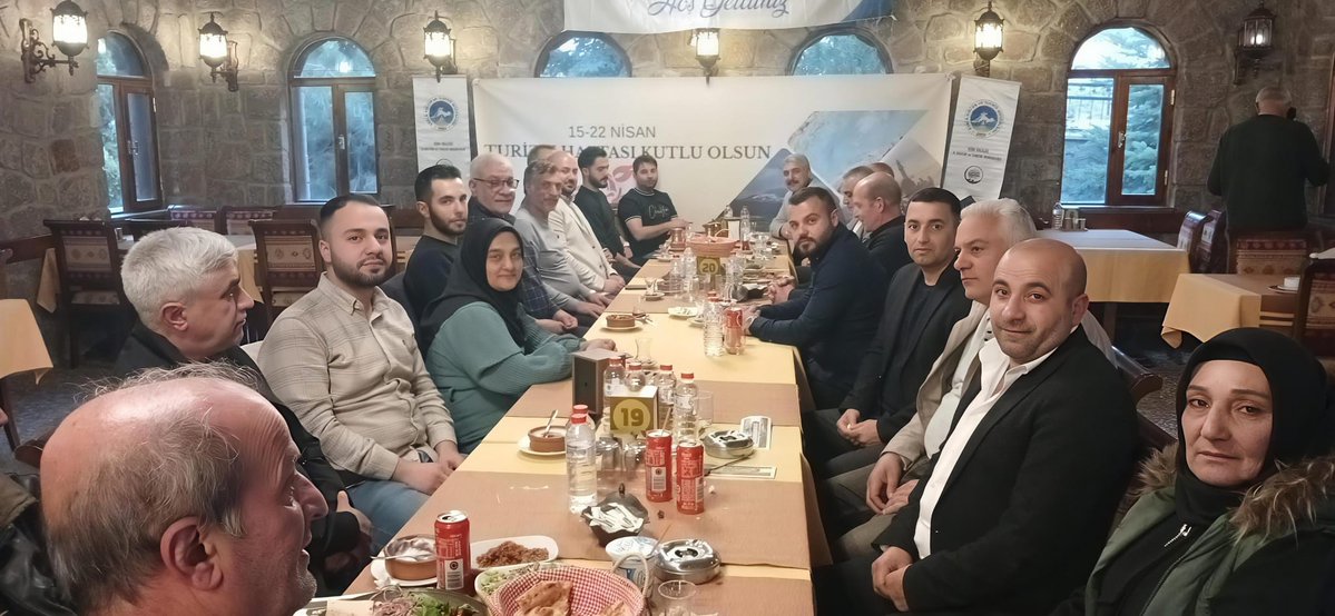 Turizm Haftası etkinlikleri kapsamında Doğubayazıtlı paydaşlarımızla buluştuk! 🏛️🏔️

DTSO iş birliğiyle gerçekleşen toplantıda; kadim ilçemizin turizm potansiyelini ve yeni projelerimizi değerlendirdik. Katkı sunan tüm paydaşlarımıza teşekkür ederiz.