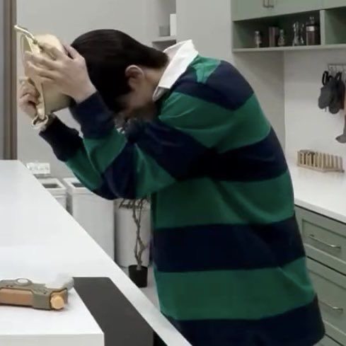 윤 tweet media