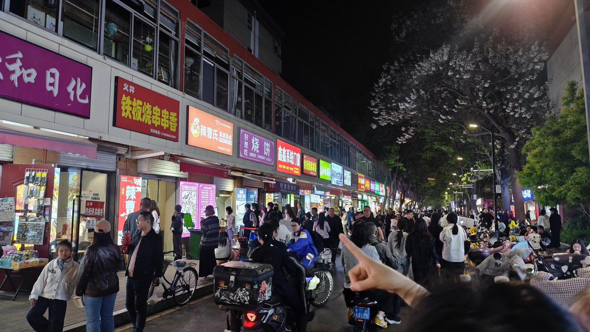 VillaKing79's tweet photo. 夜越黑，味越美！这幸福的安全感你值得拥有！ https://t.co/hnqywnDAgf