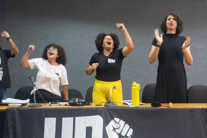 Fizemos uma dentista do SUS COMUNISTA passar o CIRO GOMES e meia dúzia de governadores nas intenções de voto, vcs tem noção disso?

Isso tudo com o orçamento de 0 reais, vocês são FODA!