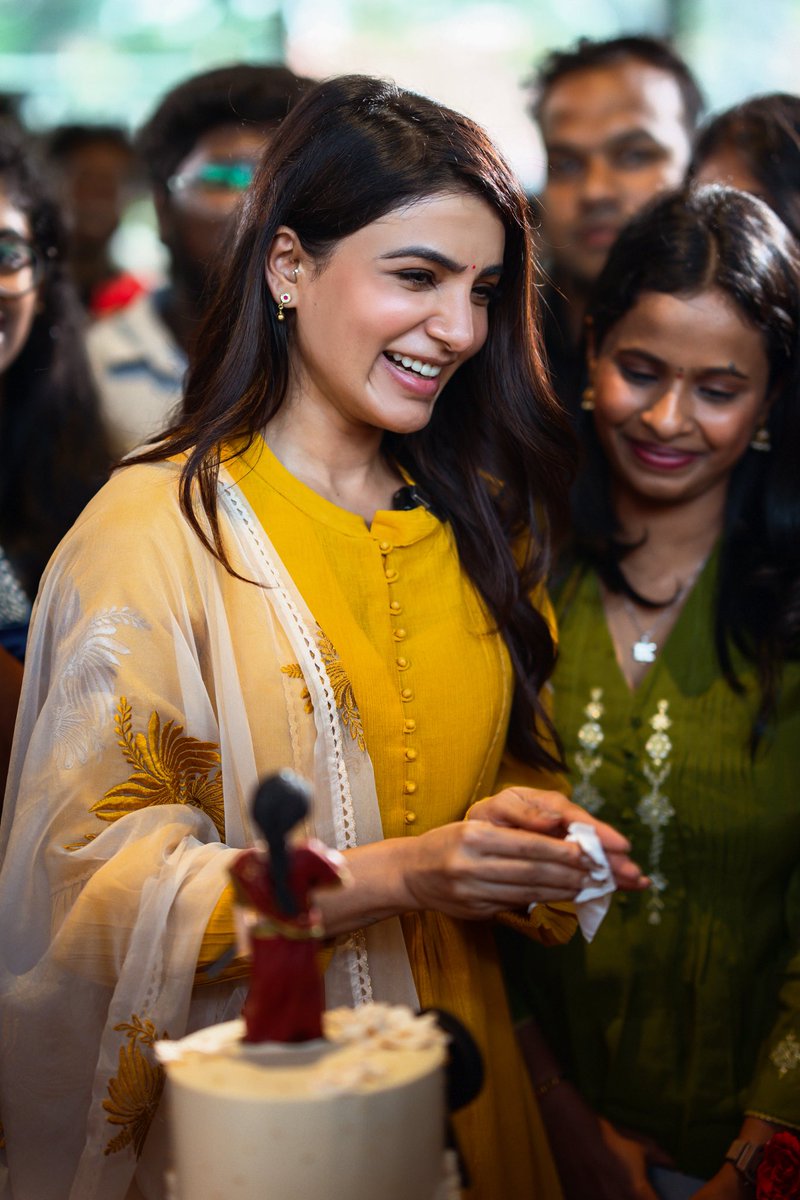 The loveliest <a href="/Samanthaprabhu2/">Samantha</a> celebrated her birthday with fans ❤️

Meeting after many years, it was a beautiful moment for both the star and the fans ✨🫶

#MaaIntiBangaaram

#MiB Grand Release worldwide on 15th May, 2026.

#MiBonMay15th
<a href="/TralalaPictures/">Tralala Moving Pictures</a> <a href="/Samanthaprabhu2/">Samantha</a>
