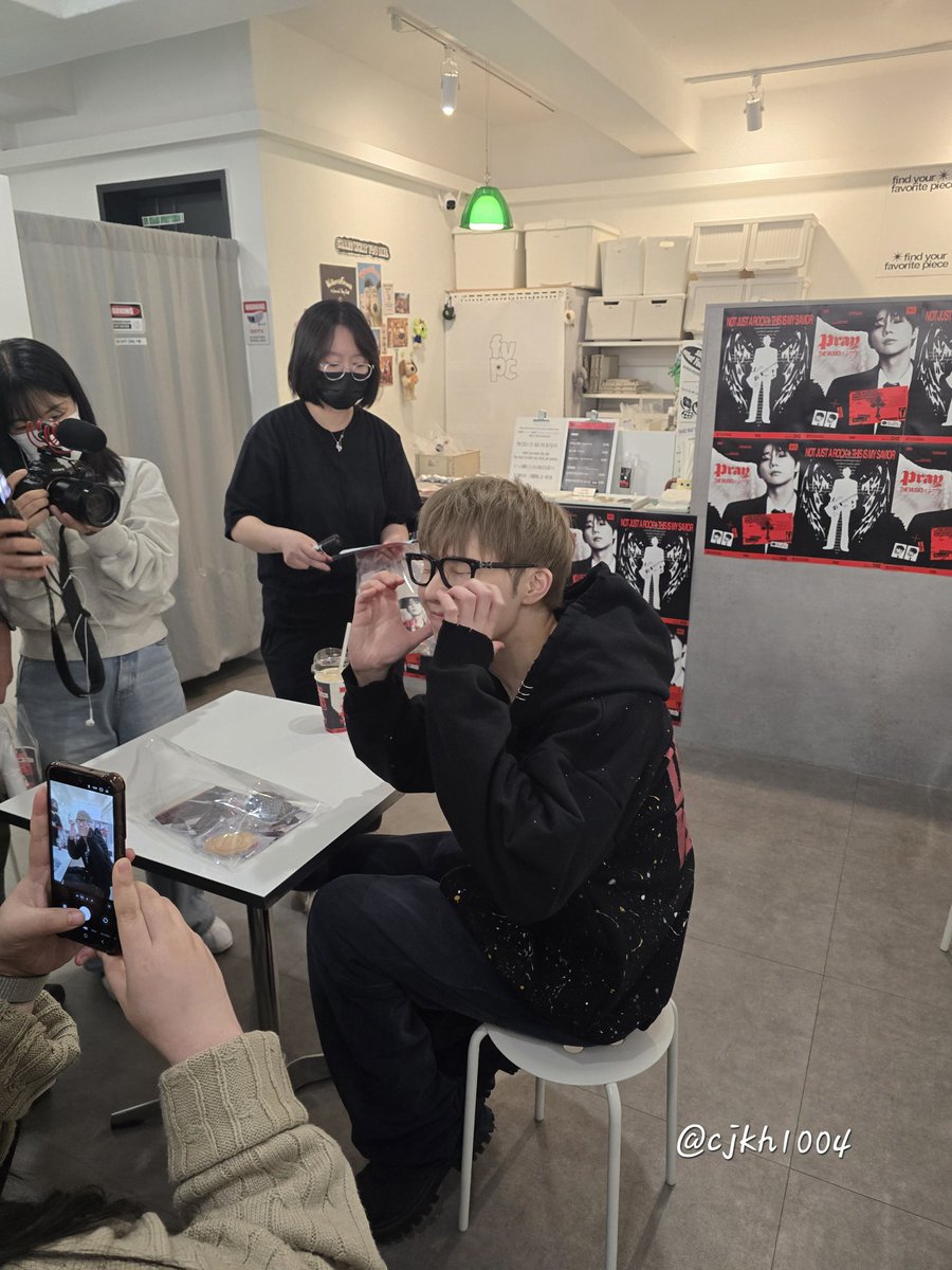 히뜩히뜩 tweet media