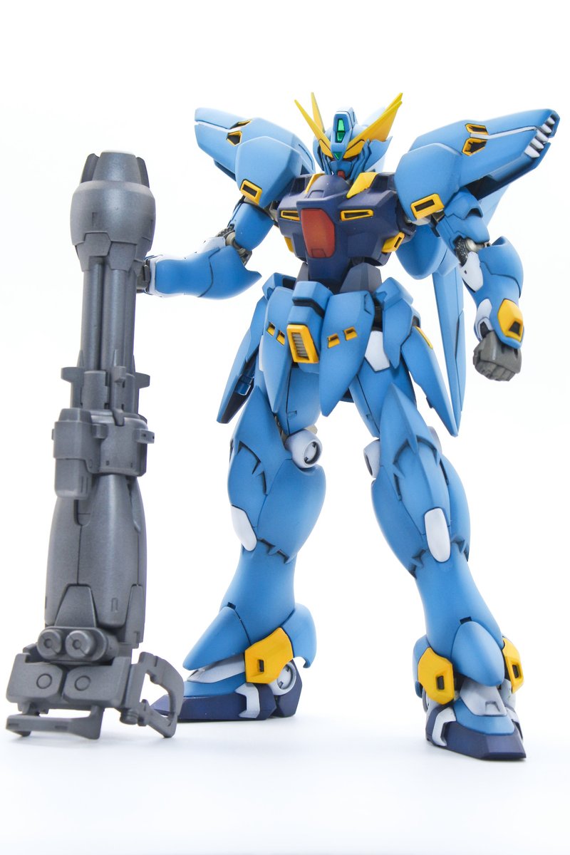 sesuprm's tweet photo. できた
HG ヒュッケバイン
色分けはいいんだけど挟み込みが多くてアトハメするためにパーツを切り刻む羽目になった
適当なところで諦めてマスキングで塗っちゃえばよかったと反省 https://t.co/wwDjJv64OH