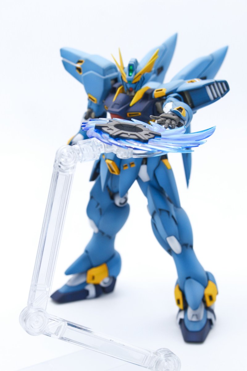 sesuprm's tweet photo. できた
HG ヒュッケバイン
色分けはいいんだけど挟み込みが多くてアトハメするためにパーツを切り刻む羽目になった
適当なところで諦めてマスキングで塗っちゃえばよかったと反省 https://t.co/wwDjJv64OH