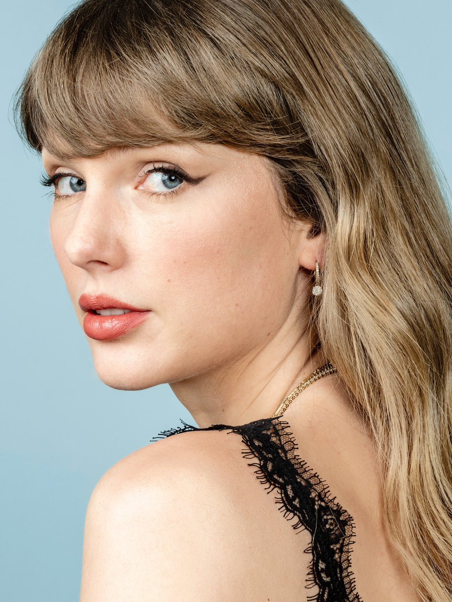 💬| The New York Times on Taylor’s career and longevity: 

 ''Pop stars aren't expected to last this long or achieve this much. All of the Beatles' creative output happened, essentially, in eight years. But Swift's longevity—12 studio albums and hundreds of songs over two