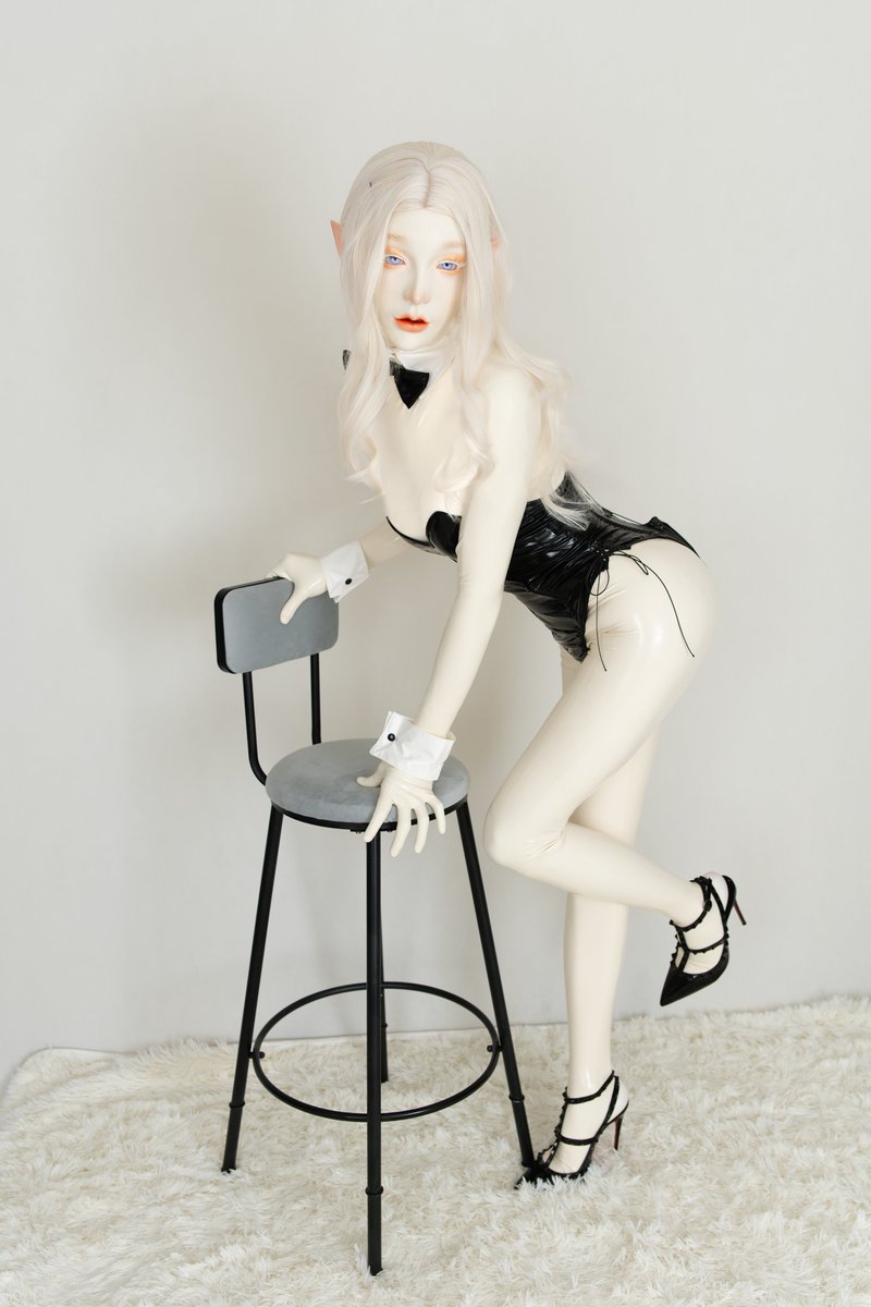 LuNaTica1227's tweet image. 诱人的精灵小姐♂姐~
 Mask：@DMSfetish
Latex：@RubberbunnyCN

#latex #mask #fetish