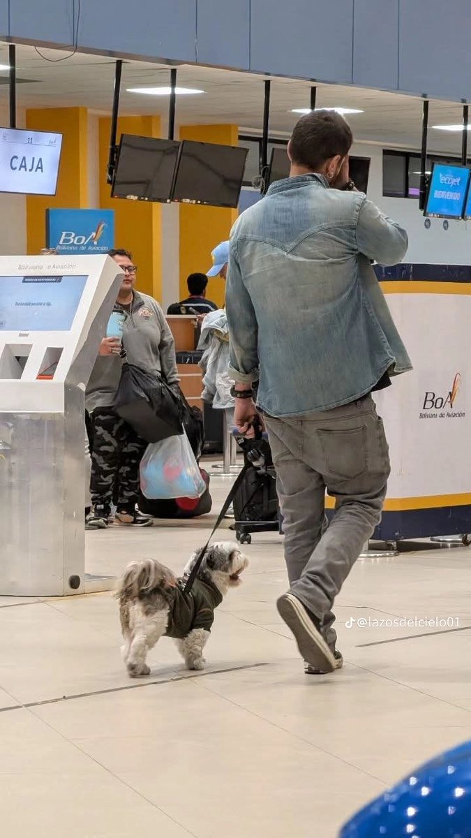 Hiciste lo correcto Daniel !
Por más como tú 🥂

El caso de Daniel en el aeropuerto es un claro ejemplo de donde la lealtad hacia un compañero de vida choca con las normativas y los derechos de terceros.

Daniel tomó una decisión que demuestra un compromiso inquebrantable: