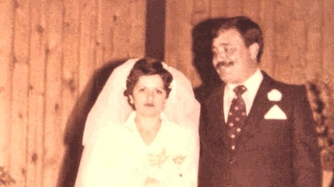 #TalDiaComoHoy de 1979 #ETA asesinó en #Durango al policía municipal Pedro Ruiz. Tres etarras lo ametrallaron cuando dirigía el tráfico. Días antes le dieron una paliza por tener un familiar y amigos <a href="/guardiacivil/">Guardia Civil</a>. Su mujer estaba embarazada, otro hijo póstumo más.

🧵