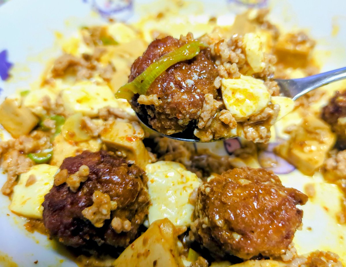 今日は豚ひき肉と深谷ねぎを炒め、丸美屋のレトルト麻婆豆腐＆豆腐＆チキンボールを入れて煮込んだ麻婆チキン豆腐で
🥃(  • ̀д•́ )💨ハーッ…

今日は筋トレできなかった😭😭
そして明日から８連休‼️✨

＃晩酌