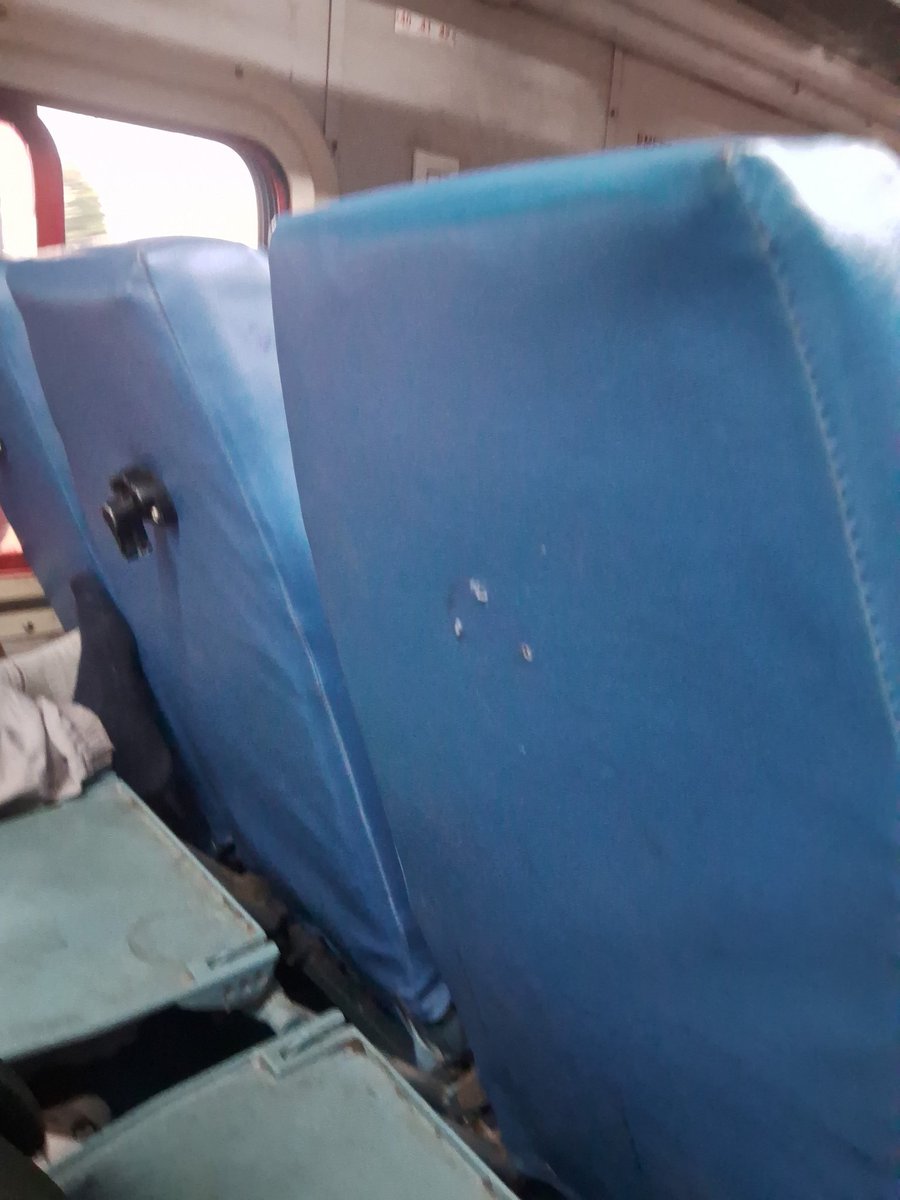 vinaycoorg122's tweet photo. @irtcso # In Karwar Express train no 16516, KBPR to YPR, Cls:2S,P1-D1,33 seat push button not functional, so seat cannot stable for long time,fall down frequently, individual tray holding button also disappeared, 😬😬😬😬 https://t.co/IfFmcYelHt