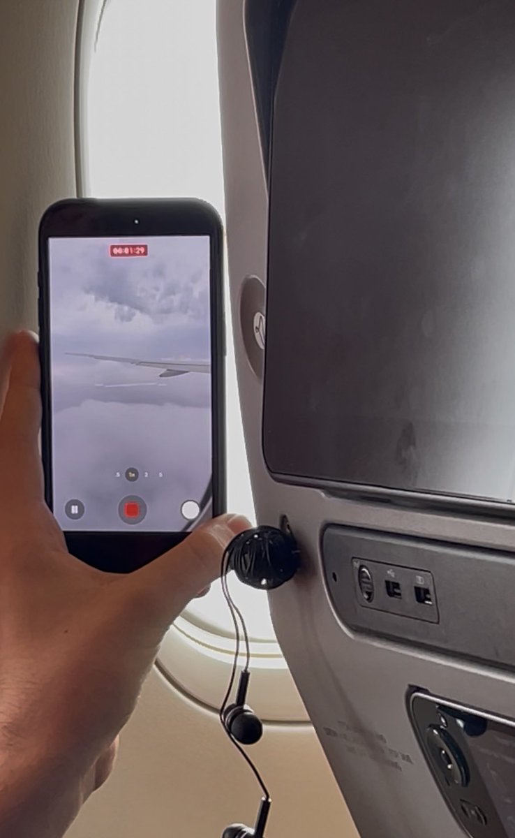 peteirishpilot's tweet image. Always interesting how different people pass time on the same flight! ⏰

When you fly, what’s your preferred entertainment? 🤔✈️
Seat-back screen or Window scene? 📺

Cast your vote in the POLL below and give thoughts in the comments! 🗳️💭

#aviation #AvGeek #pilotlife