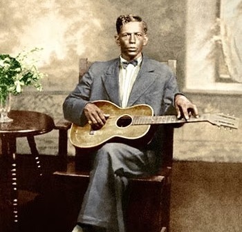 emiliorecine1's tweet photo. Uno che rimase colpito da lui fu #RobertJohnson, che combinò il suo stile con i nuovi suoni di Chicago. Realizzò le più famose registrazioni Delta blues di tutti i tempi. Da allora il #blues non è più stato la stesso.
#CharliePatton ✝️ #28Aprile 1934 https://t.co/90EFqPqH35