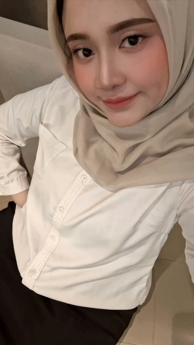 Dewi18100's tweet photo. Malam guys, kata orang aku masih menarik emang semenarik apa ? https://t.co/aTj3553JVZ