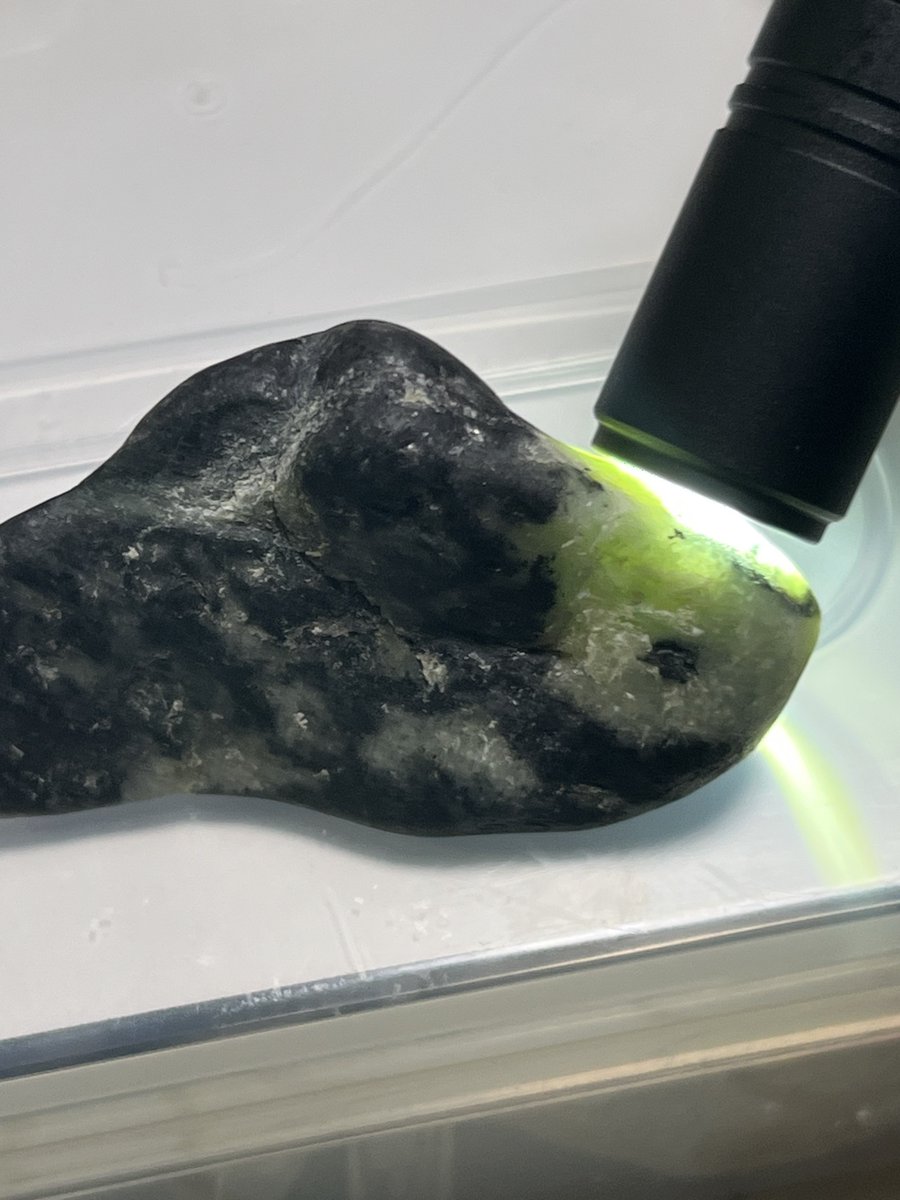 谷)<いちばん！翡翠でしょうな黒と緑のやつ 重さ60gで吊り下げ18g、60