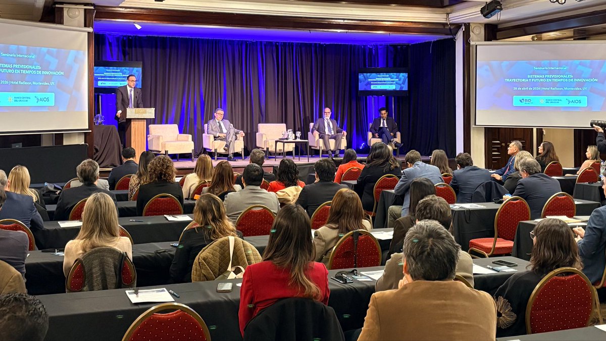En Seminario Internacional: “Sistemas previsionales: trayectoria y futuro en tiempos de innovación.” 
Reunión de expertos extranjeros y nacionales.  
[BCU – BSE - BID – AIOS]
Diversas miradas regionales, sus retos técnicos, con el centro en el bienestar de la ciudadanía. 
Se