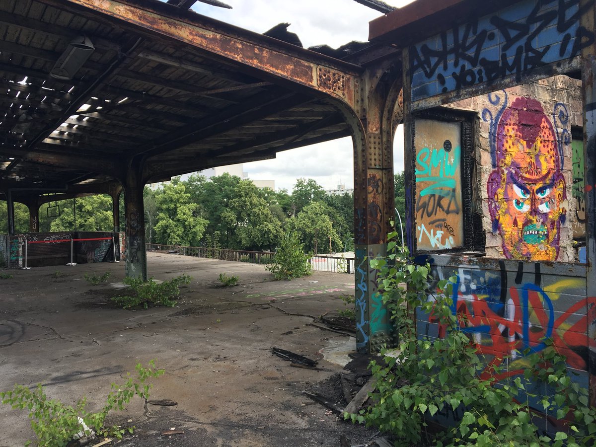 pneumannberlin's tweet image. Kritik am Lärmschutz, aber auch Anwohner-Lob: Die Bahn erklärt, was bald auf der #Siemensbahn in #Berlin #Siemensstadt passiert. Wird der Eröffnungstermin 2029 gehalten? #DB #InfraGO #Spandau #Gartenfeld 

Link im ersten Kommentar.
Bild: der frühere S-Bahnhof Wernerwerk 2019.