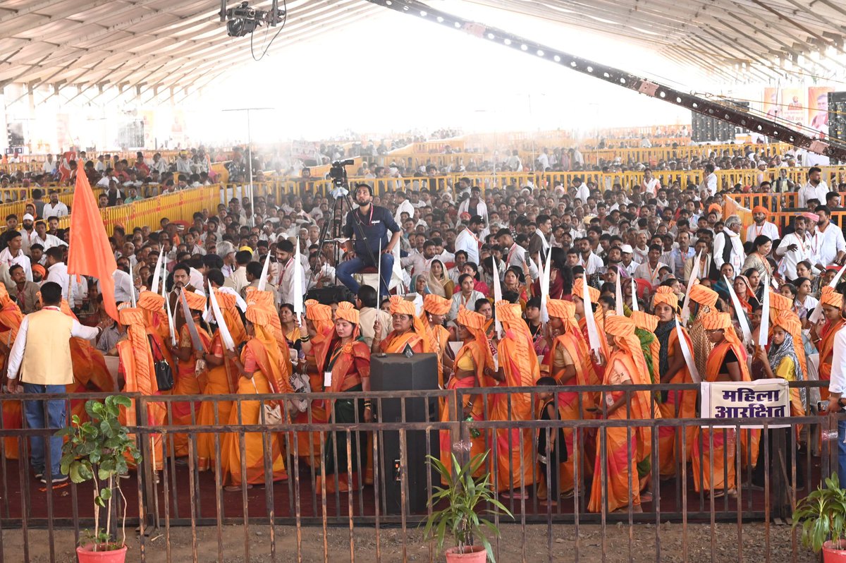 prahladspatel's tweet photo. आज भोपाल के जंबूरी मैदान में आयोजित वीर शिरोमणि नर्मदा टाईगर 'राजा हिरदेशाह लोधी जी की शौर्य यात्रा' में उपस्थित होकर उनके अद्वितीय बलिदान, पराक्रम और स्वाभिमान को स्मरण किया ।

यह आयोजन किसी व्यक्ति या राजनीति का नहीं, बल्कि अपने गौरवशाली इतिहास, पूर्वजों के त्याग और मातृभूमि के लिए सर्वस्व अर्पित करने वाली परंपरा के सम्मान का महापर्व है।

इस ऐतिहासिक आयोजन में पधारे माननीय मुख्यमंत्री @DrMohanYadav51, पूर्व मुख्यमंत्री सुश्री @umasribharti, परम पूज्य @DadaguruBhagwan, साथी मंत्री @DharmendrLodhii, @KrVijayShah, सांसद @fskulaste, @Darshan4Seva, विधायक @ANUBHA_MUNJARE, @RajkumarKarrahe, @MahendraNagesh5, @Pritamlodhi5, प्रिय अनुज @jalamsing_patel सहित सभी जनप्रतिनिधियों, संतजनों एवं समाजबंधुओं के प्रति हृदय से आभार।

@lodhimahasabhaa