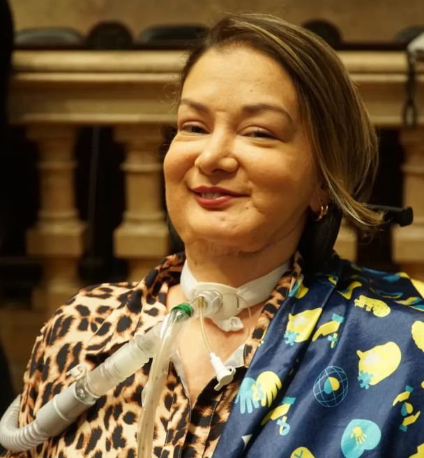 Nota de pesar: vereadora Luciana Novaes
Luciana era uma forte lutadora dos direitos da mulher e das pessoas com deficiência, além do combate à violência urbana. 
O Sinpro-Rio se solidariza com familiares e amigos neste momento de dor e sofrimento.
Luciana Novaes, PRESENTE!