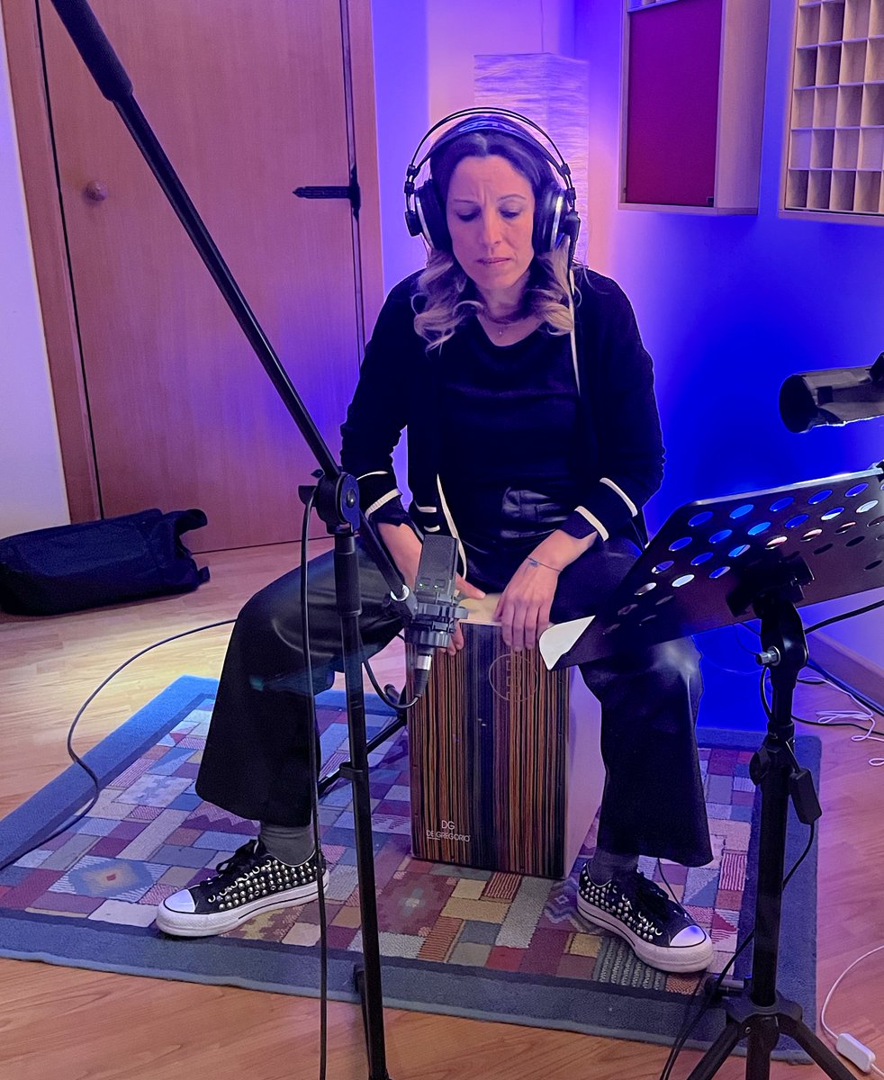 edrecordstudio's tweet photo. #milenacarafa recording cajon (#matteomarolla prod.) @edrecordstudio https://t.co/hbYrjYXr7U