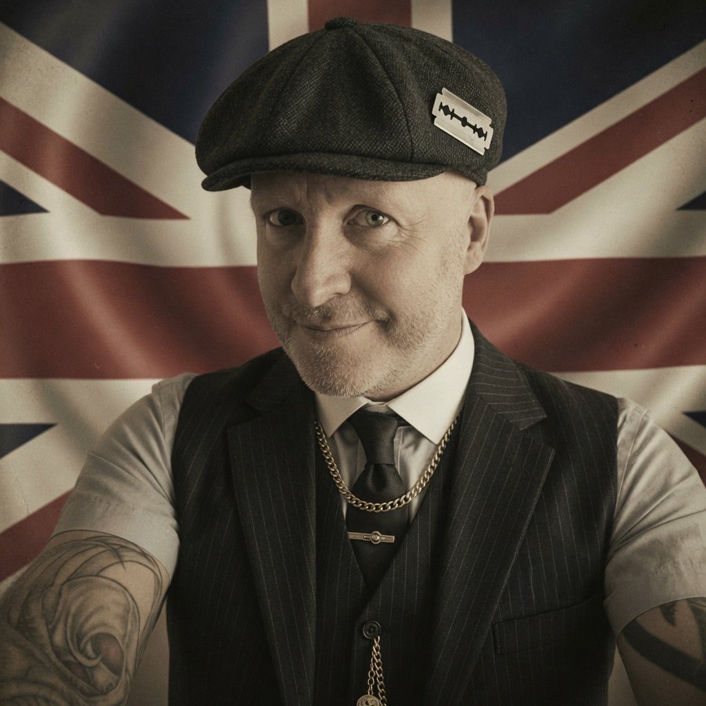 TheBritishScene's tweet image. Just made a template with #Grok to turn yourself into a Peaky Blinder 

#PeakyBlinders @ThePeakyBlinder 

Linktr.ee/SteveBrookesUK
Footydezigns.redbubble.com