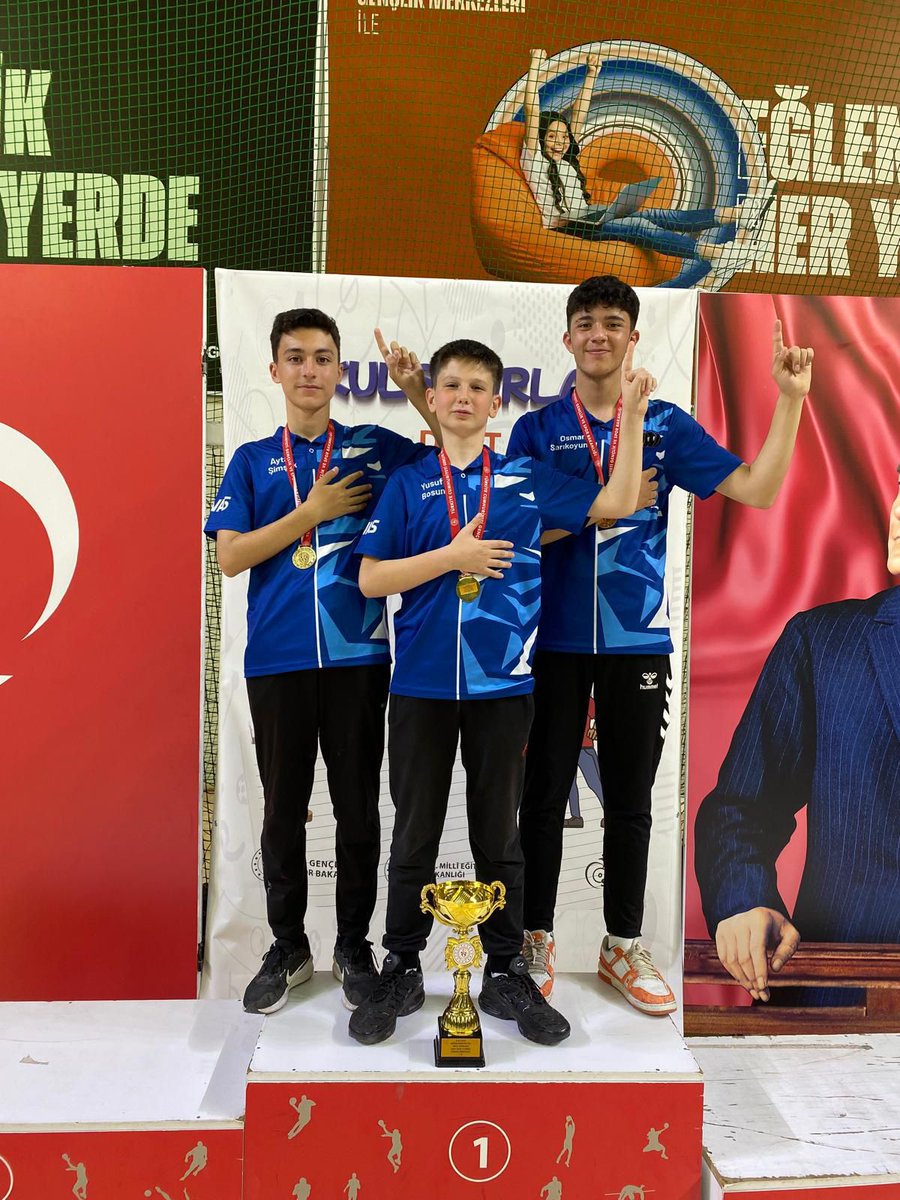 20Zal20's tweet photo. Tavas Zeybekler Anadolu Lisesi Dart Takımımız, Türkiye Okul Sporları Genç Erkekler kategorisinde Türkiye https://t.co/TGEcnWpe19 olmuştur 🎯🏆
@ibrahimcollu 
@Tavasmem https://t.co/IXrvPKaFCf