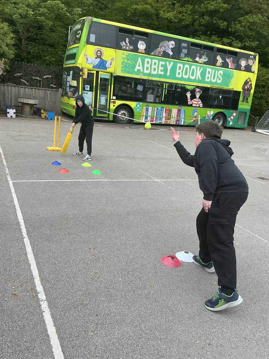 AbbeyPrimary's tweet image. In #PE #Y6 are learning how to control the ball in cricket ensuring it bounces once in the correct zone. #cricket