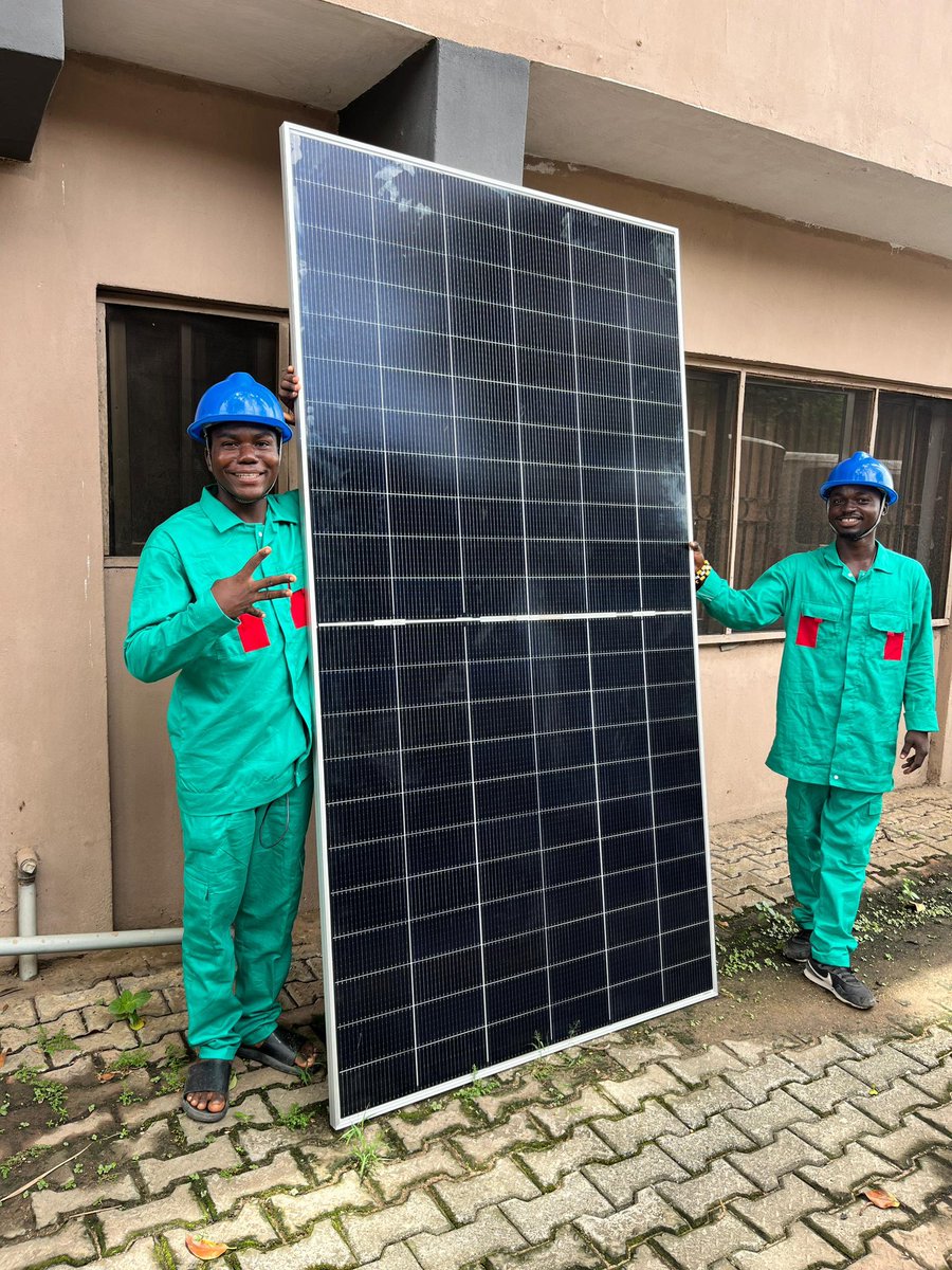shinypowers1's tweet photo. @Millishield01 35k Canadian panels look we have new bifacial which optimized energy faster from sunlight https://t.co/hp8G2x7jS3