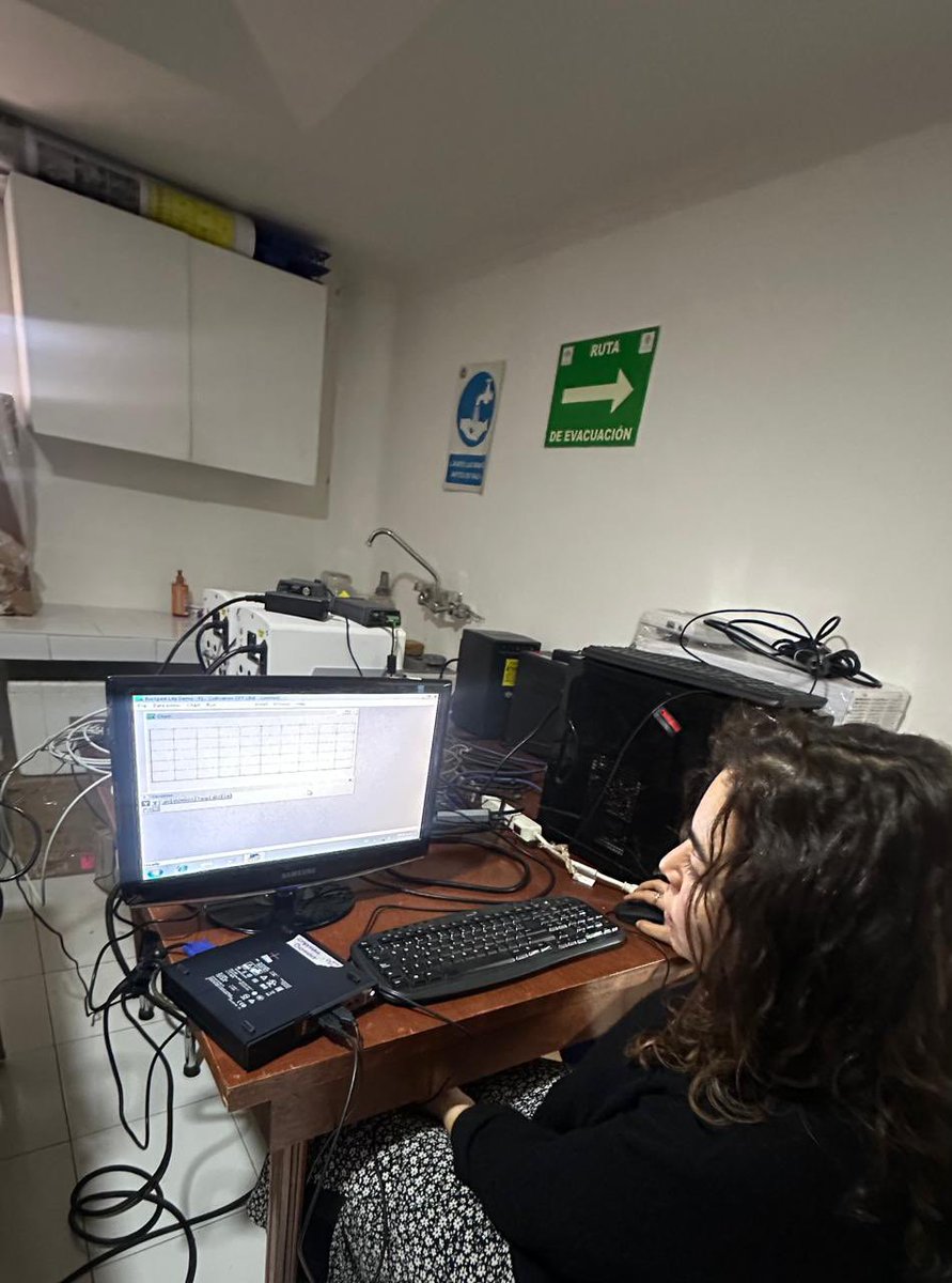 jesconejero's tweet photo. Puesta en marcha de biorreactor, verificación de la funcionalidad del software y realización de pruebas iniciales por parte de las y los investigadores de Monoclonales.

#CoordinacióndeAsesorasyAsesores
#ConcienciasISSSTE
#QuéBonitoEsTransformar 💯

@ISSSTE_mx  @martibatres https://t.co/G42iufGWFC