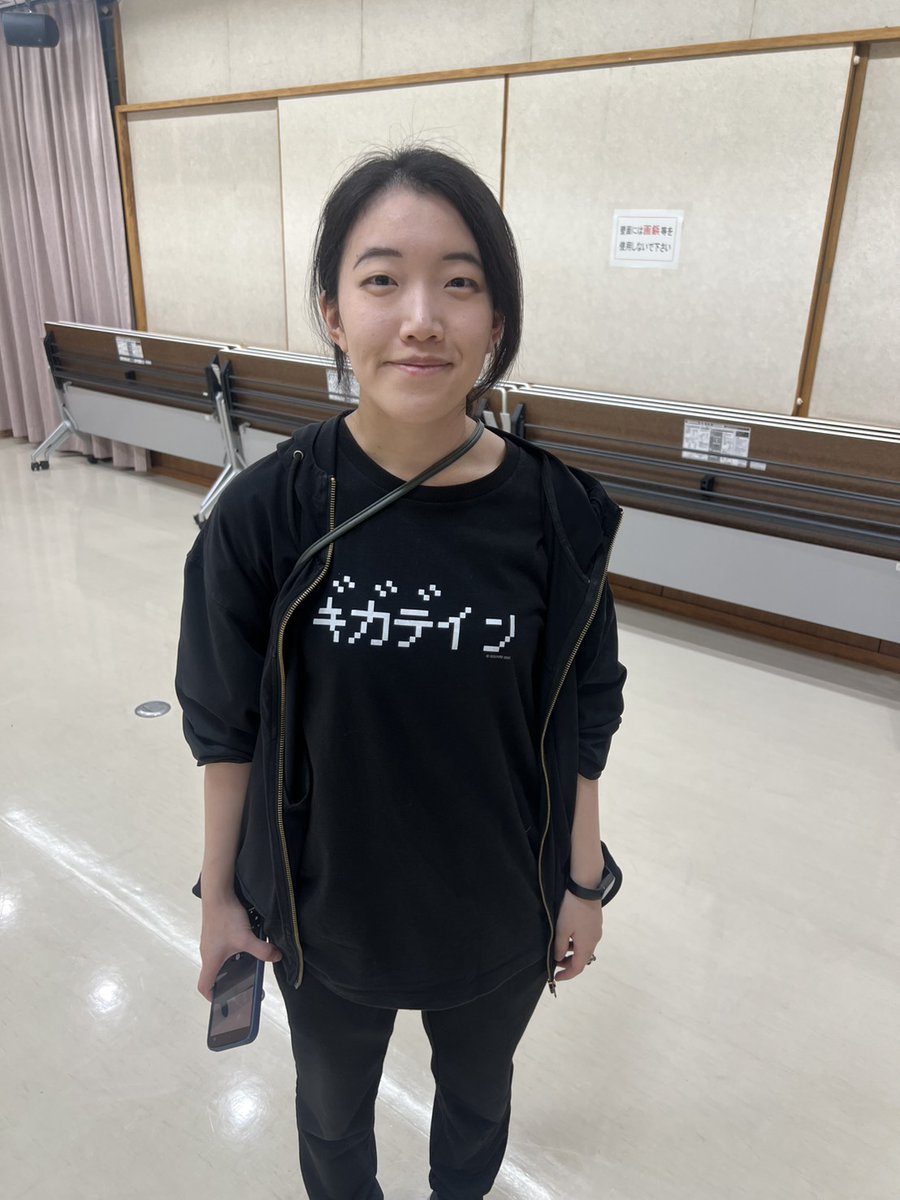 先週の稽古じゅもん

＿人人人人人人人人＿
＞　ギ  ガ  デ  イ  ン　＜
￣^Y^Y^Y^Y^Y^Y^Y￣

勇者にしか使えない最強の雷の呪文です！私は勇者！🗡🛡
 #たとしん  #劇団ステージウイング  #ドラクエじゅもんTシャツ