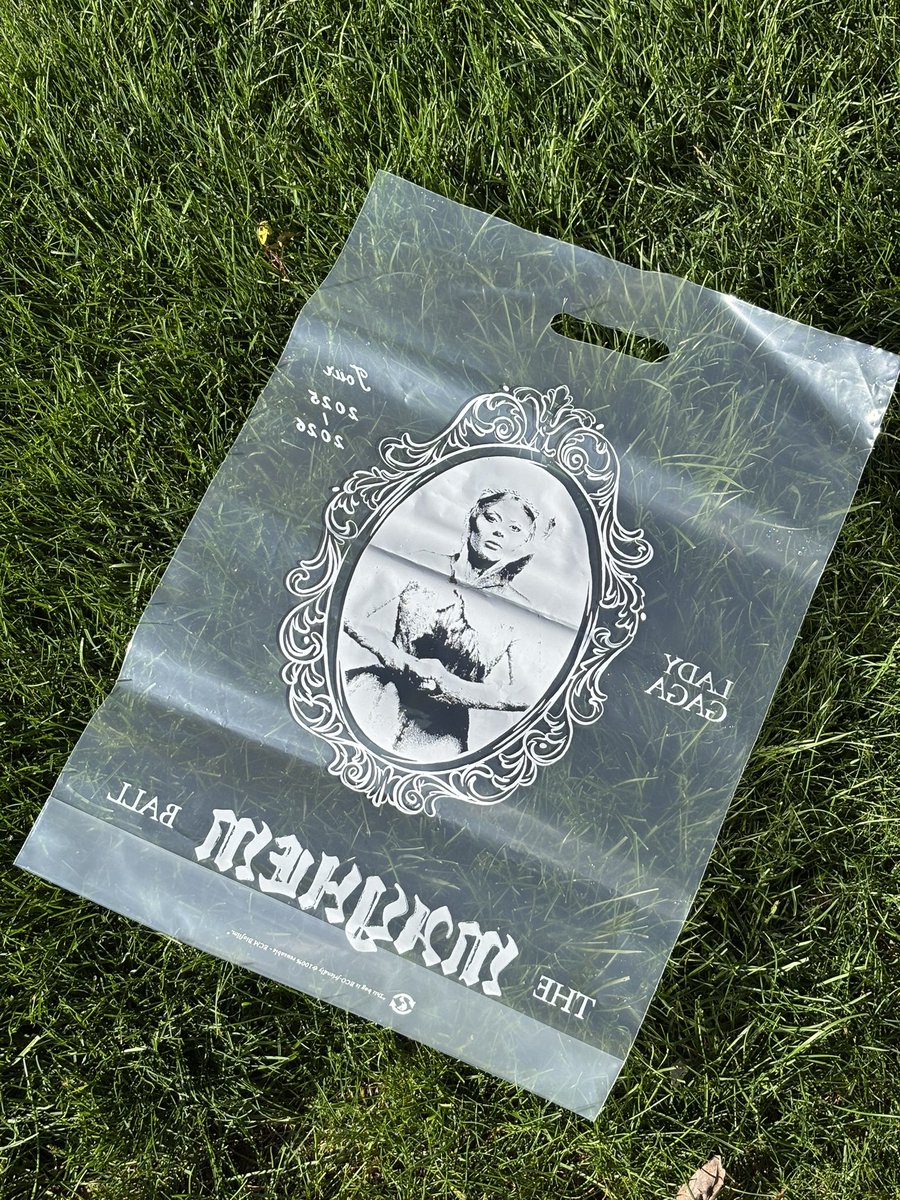 TⱯY 🪩🫧🖤 tweet media