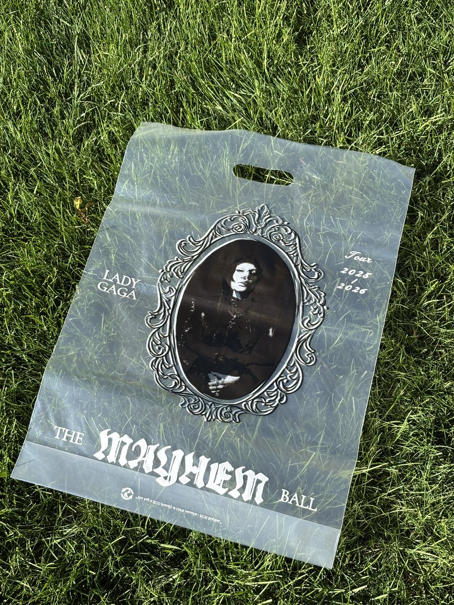 TⱯY 🪩🫧🖤 tweet media