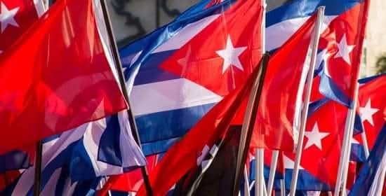 »Orgullosa lució en la pelea, sin pueril y romántico alarde; ¡al cubano que en ella no crea se le debe azotar por cobarde!« Nuestra bandera se defenderá siempre al precio que sea necesario pq ella jamás ha sido, ni será mercenaria. #CubaEstáFirme #DefendiendoCuba 
<a href="/DiazCanelB/">Miguel Díaz-Canel Bermúdez</a>