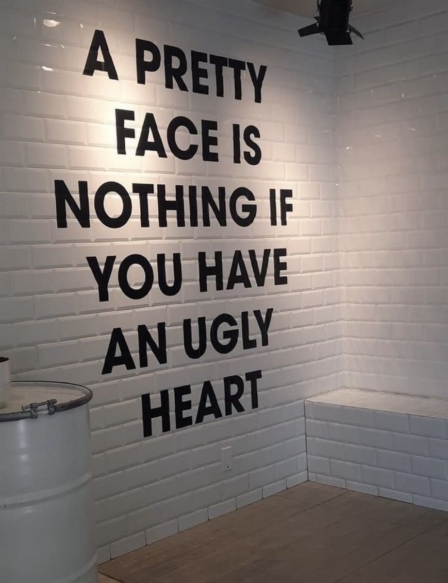 Anticommie tweet media