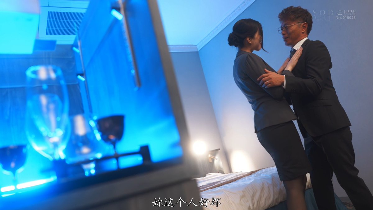 Liu702698's tweet photo. #精品 #痴女 #反差 #丝袜 #白嫩 #神木丽  冲击感拉满的黑白配，男黑女白，黑丝白腿，神木丽又顶又御，一声声呢喃没有人扛得住吧。 https://t.co/YVO4neEFv0