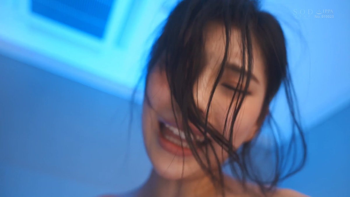 Liu702698's tweet photo. #精品 #痴女 #反差 #丝袜 #白嫩 #神木丽  冲击感拉满的黑白配，男黑女白，黑丝白腿，神木丽又顶又御，一声声呢喃没有人扛得住吧。 https://t.co/YVO4neEFv0