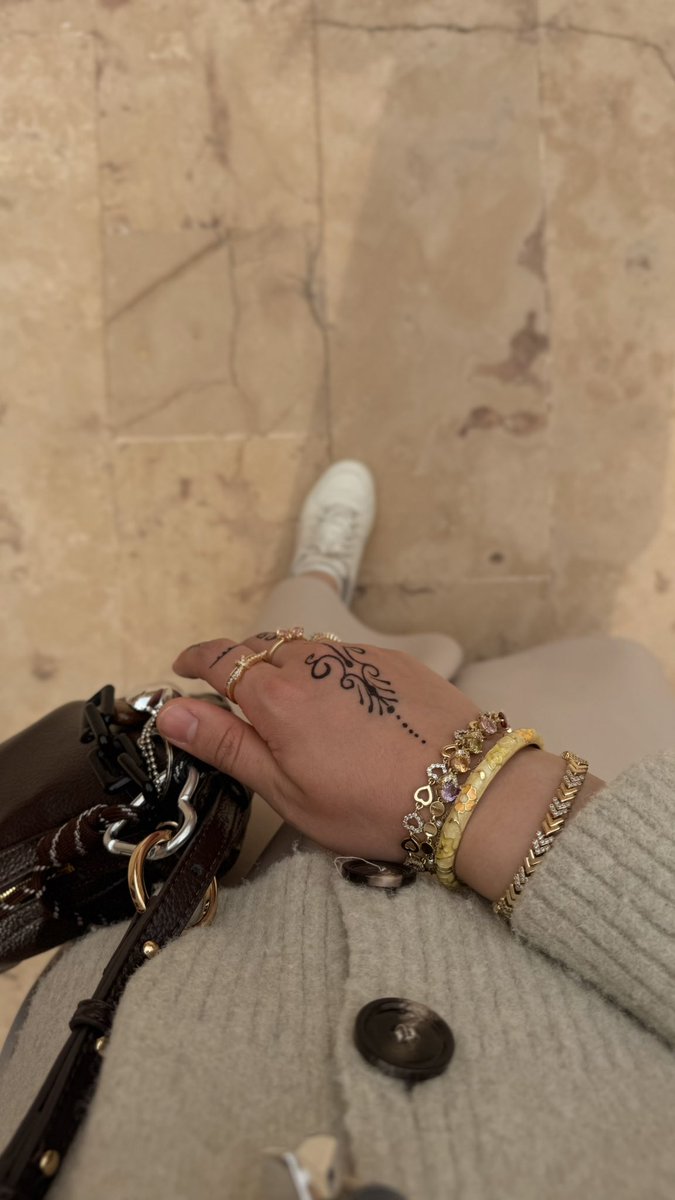 faafiireellaa's tweet photo. Mardin kapı şen oldu 🤎🧚🏻‍♀️ https://t.co/HJNW5EneWt