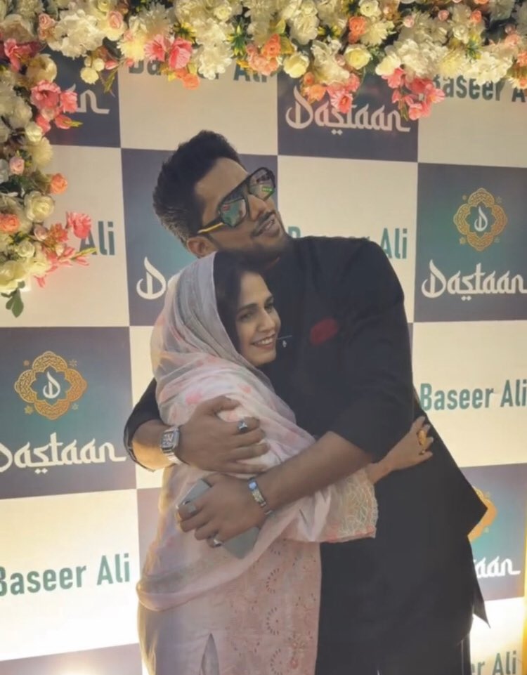 SSNatural's tweet photo. Best pic 😘

#BaseerAli
#BaseerSquad 
#BobClassyLook https://t.co/GCn2dtVGqM