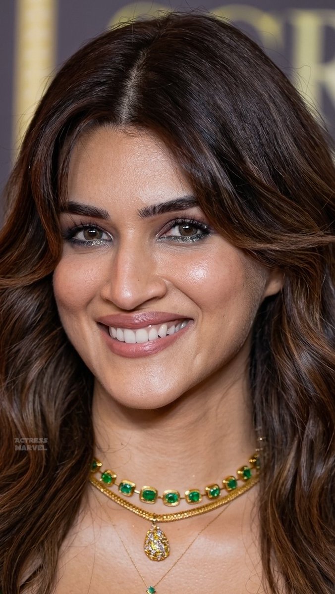 ActressMarvels's tweet image. #Kritisanon Krit’s Facecard alone… enough to turn heads ❤️‍🔥😋