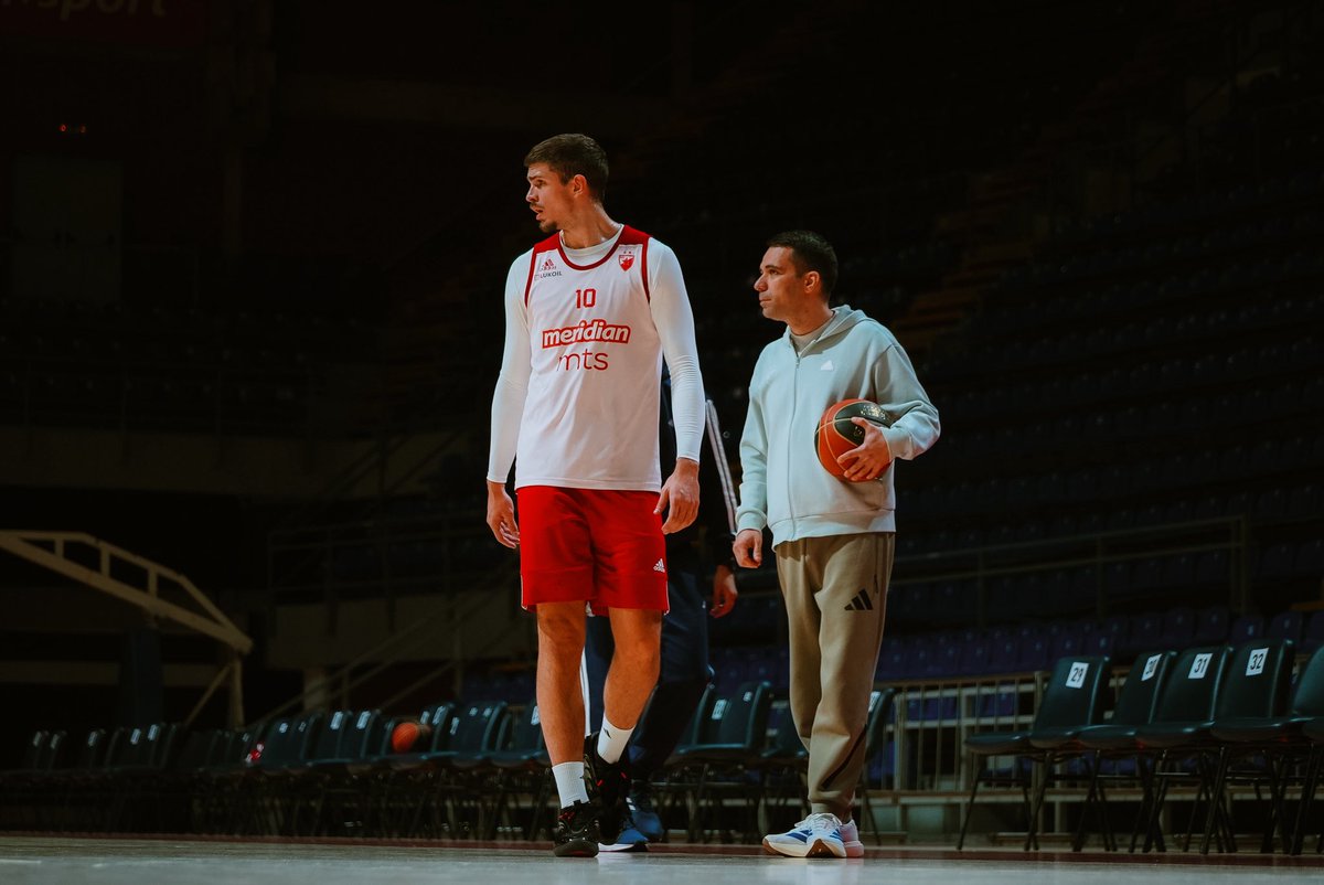 kkcrvenazvezda's tweet image. Тренинзима Црвене звезде Меридианбет прикључио се и Никола Ђуришић, који ће сутра имати прилику да против Златибора у Пиониру дебитује у дресу црвено-белих.🔴⚪️

Дођите и подржите црвено-беле у борби за титулу шампиона Србије!🙌🏻

#KKCZ #WeAreTheTeam