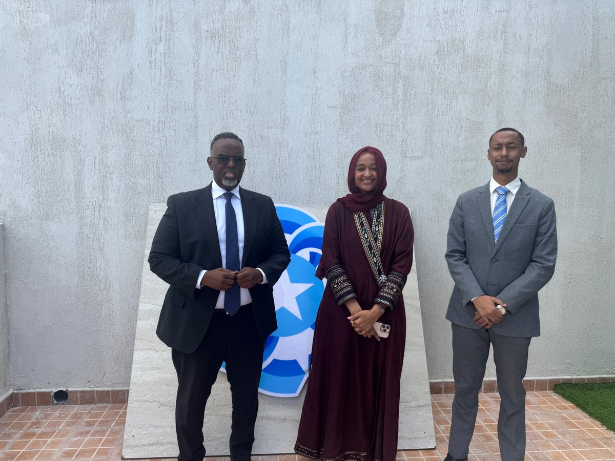 Invest_Somalia's tweet photo. Today, @Invest_Somalia director, Mr. @Mohamed_Dubo, and his team met with Hodan Osman, President and Board Chair of @SomaliDRB, alongside the Bank’s management team, to discuss advancing Somalia’s development priorities per the National Transformation Plan. https://t.co/181lFdAdZV