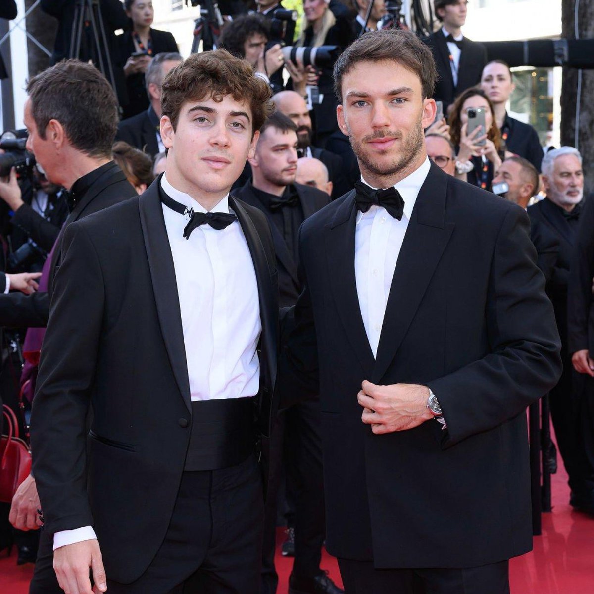 allpainfanclub's tweet image. 🚨 | Oficial: Brioni, la firma de ropa de lujo, se ha convertido en socio de Alpine. 

Esta alianza parece significativa. Recuerda a la época de Benetton.

Los miembros del equipo lucirán atuendos especiales para representar la marca durante los fines de semana.