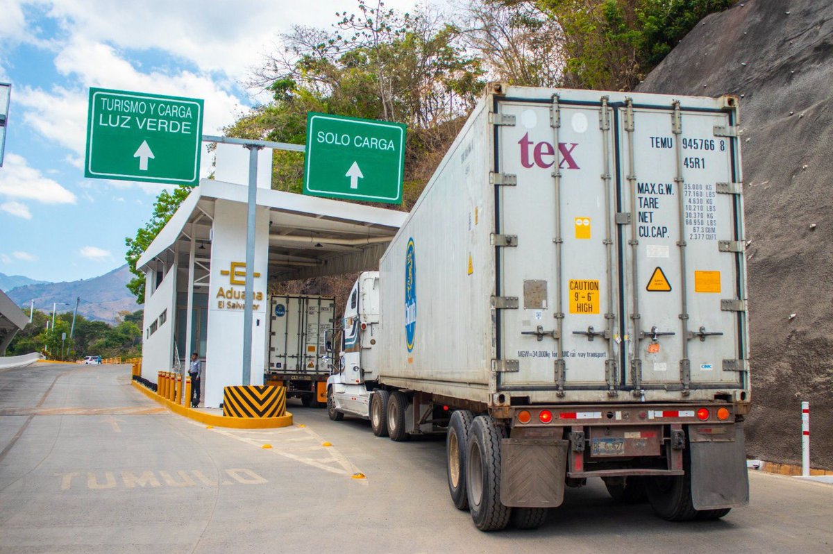 El Salvador, Guatemala y Honduras dieron un nuevo paso en la integración profunda con acuerdos para agilizar fronteras, fortalecer la unión aduanera y dinamizar el comercio regional, informó SIECA. 🔗 acortar.link/rSG9T6