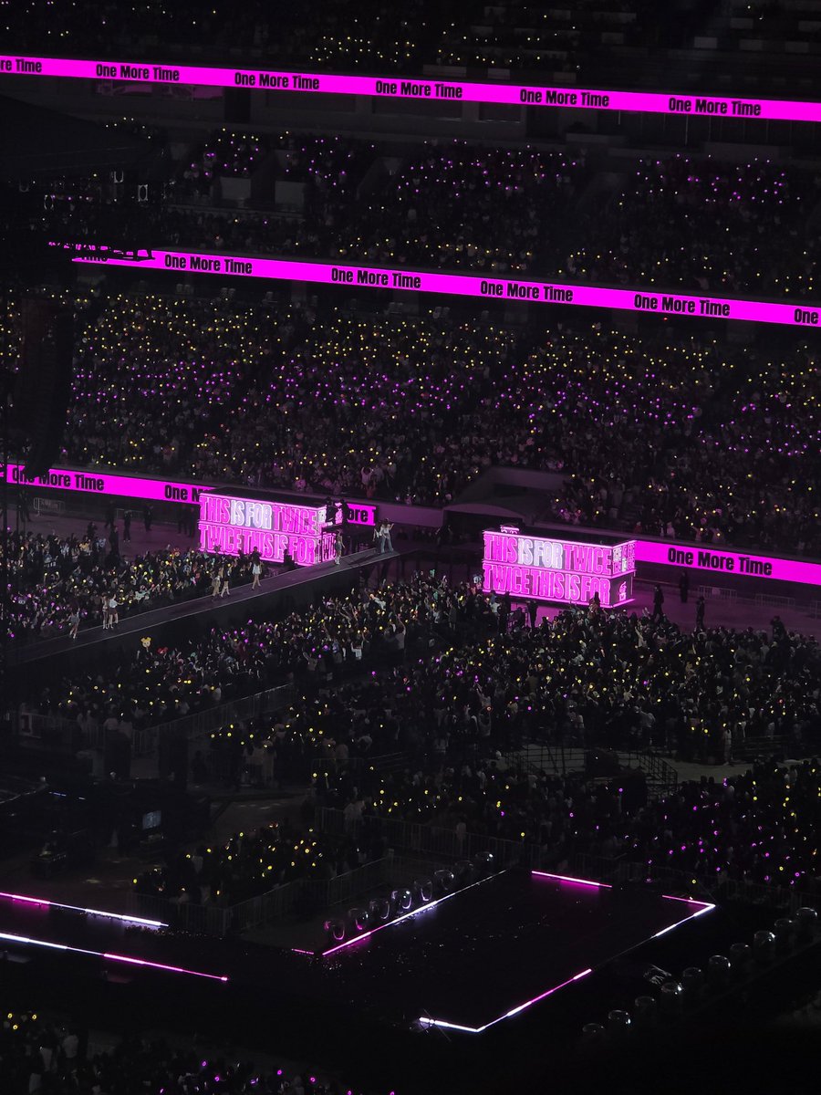 T9flix's tweet image. [TWFLIX UPDATE] 

TWICE JAPAN CONCERT MUFG STADIUM is available in TWFLIX!!

🔗:twflix.carrd.co